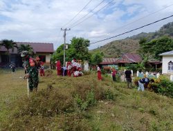 Ciptakan Lingkungan Sekolah Bersih Dan Rapi, Babinsa Koramil 1405-05/Mallusetasi Ajak Guru dan Mahasiswa Kerja Bakti