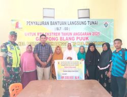 Babinsa Posramil Beutong Ateuh Banggalang Dampingi Penyaluran BLT-DD di Desa Binaan