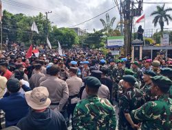 Pastikan Kondusif,Kodim 0907/Trk Bantu Kepolisian Amankan Aksi Demo Diwilayah