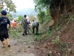 Semangat Gotong Royong, Personel Koramil 1419-04/Alla Gelar Karya Bakti Pembersihan Selokan