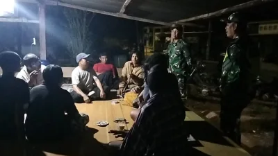 Babinsa Koramil 1419-04/Alla Laksanakan Patroli dan Berikan Edukasi di Pos Ronda