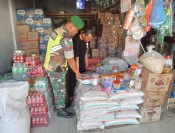 Pasca Banjir, Babinsa Pantau Ketersediaan Sembako di Keude Tiro
