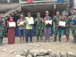 Wujud Kepedulian, Dandim 1404/Pinrang Berikan Bantuan Sembako Kepada Warga Terdampak Tanah Retak di Desa Basseang