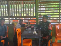 Babinsa Koramil 01/Simeulue Timur Komsos Bersama Warga Desa Binaan