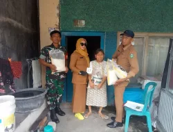 Babinsa 1405-01/Ujung Dampingi Penyaluran Bantuan Sosial RASTRA kepada Warga Kelurahan Ujung Sabbang