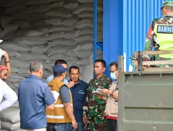 Dandim 0102/Pidie Pimpin Langsung Distribusi Bantuan Beras,Pastikan Bantuan Tepat Sasaran dan Merata ke Warga Terdampak