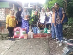 Babinsa 1405-01/Ujung Dampingi Penyaluran Bantuan Sosial Permakan untuk Warga di Kelurahan Ujung Bulu