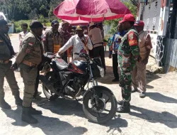BABINSA KORAMIL 1703-01/ENAROTALI JALIN KEDEKATAN DENGAN ANGGOTA SATPOL PP MELALUI KEGIATAN KOMSOS