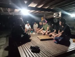 Babinsa Koramil 1404-01/Suppa Laksanakan Patroli Malam dan Komsos dengan Warga