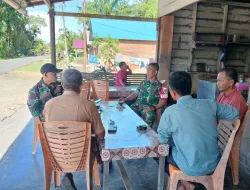 Babinsa 02/Simteng Komsos Bersama Warga Desa Binaan