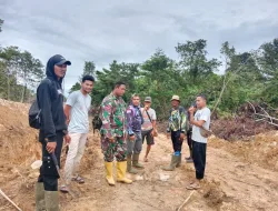 Babinsa Koramil 03/Senagan Timur Komsos Bersama Masyarakat Di Desa Binaan