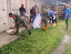 Koramil 1419-02/Enrekang Gelar Karya Bakti Pembersihan Pasar di Kelurahan Juppandang