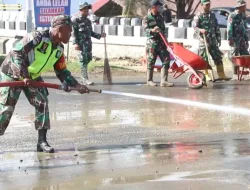 Satgas Gabungan TNI–Damkar Bersihkan Jalan Utama Aceh–Medan Pasca Banjir di Pidie Jaya