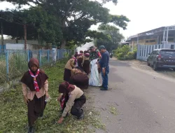 Koramil 1404-04/Paleteang Gelar Kerja Bakti Bersama Warga di Kelurahan Temmassarange