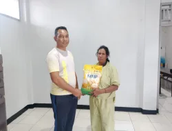 Lapas Wonreli Bagikan Bansos ke Keluarga WBP Selama Kunjungan, Dorong Semangat Pembinaan