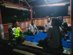Babinsa Koramil 1404-07/Lembang Laksanakan Patroli Siskamling di Wilayah Binaan