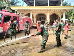 Personil Gabungan TNI dan BPBD terus Lakukan Pembersihan Pasilitas Umum