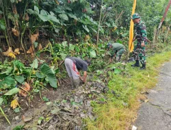 Koramil 1419-04/Alla Gelar Karya Bakti Pembersihan Drainase di Desa Pebaloran