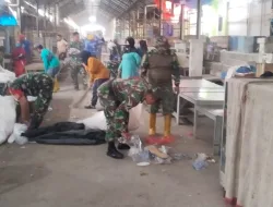 Koramil 1419-02/Enrekang Gelar Karya Bhakti TNI di Pasar Sentral Enrekang