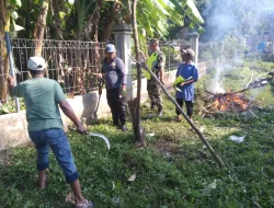 Jaga Lingkungan Tetap Bersih, Babinsa Koramil 03/Delima Bersama Warga Gelar Gotong Royong di Desa Mesjid Reubee