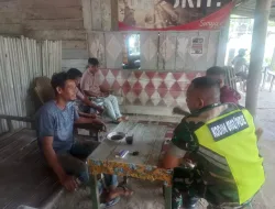 Tingkatkan Komsos, Babinsa Koramil 26/Grong-Grong Jalin Kedekatan dan Keakraban dengan Warga Desa Sentosa
