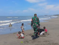 Libur Nataru, Babinsa dan Bhabinkamtibmas Laksanakan Pengamanan Pantai di Kabupaten Pinrang Clone