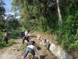 Jaga Kebersihan Lingkungan, Personel Koramil Alla Bersama Pemerintah Desa Gelar Karya Bakti