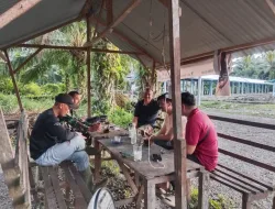 Babinsa Ciptakan Keakraban dengan Warga Binaan Melalui Komsos