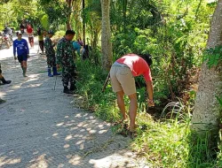 Babinsa Koramil 1419-03/Baraka Gelar Karya Bhakti Pembersihan Drainase Bersama Masyarakat