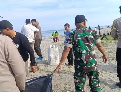 Sinergitas TNI–Polri Bersama Warga Gelar Kerja Bakti Pembersihan Pantai Harapan Ammani