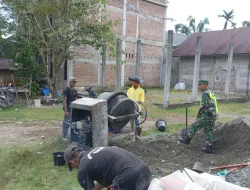 Babinsa Koramil 02/Seunagan Gotong Royong Di Desa Binaan
