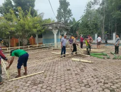 Babinsa Koramil 05/Indra Jaya dan Warga Bahu Membahu Siapkan Acara Tasyakuran Gampong