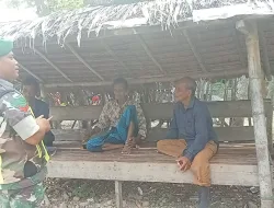 Babinsa Koramil 15/Tiro Imbau Lansia Jaga Kesehatan di Musim Penghujan