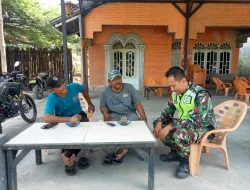 *Koptu Dani Pri Hartono Laksanakan Komsos dengan Masyarakat Desa Mon Dua, Bahas Kebersihan dan Kesehatan
