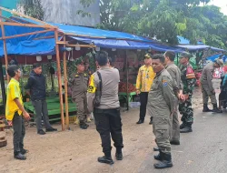 Bantu Instansi Terkait,Babinsa Kodim 0907/Trk Dampingi Penertiban PKL