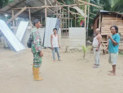 Babinsa Pos Ramil Tripa Makmur,Melaksanakan Komsos bersama Masyarakat Desa binaan Setelah pasca Bajir