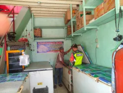 Babinsa Koramil 01/Simeulue Timur Komsos Bersama Warga Sebagai Penjual Ikan