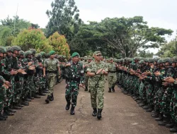 PANGDAM XXIV/MANDALA TRIKORA PASTIKAN KESIAPAN OPERASI SATGAS PAMTAS RI-PNG MOBILE YONIF 757/GV