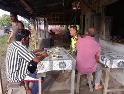 Melalui Komsos, Babinsa Koramil 26/Grong-Grong Perkuat Pendekatan dengan Warga Desa Binaan