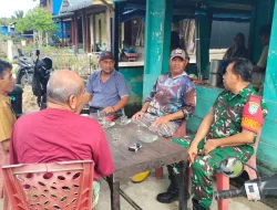 Babinsa Posramil Teupah Barat Komsos Bersama Warga Desa Binaan