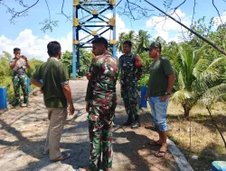 Danramil Koramil 01/Pariaman Kapten Arm Azral mendampingi Tim Survei Jembatan dari Denzipur 2 dan Denzipur 3