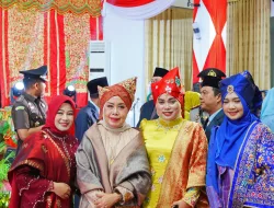 Menjalani Silahturahmi, Babinsa Koramil 01/Pariaman Komsos Dengan Pekerja Bengkel Motor di wilayah Binaan