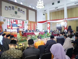 Menjalani Silahturahmi, Babinsa Koramil 01/Pariaman Komsos Dengan Pekerja Bengkel Motor di wilayah Binaan
