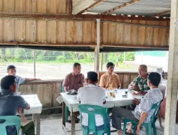 Babinsa 06/Teluk Dalam Komsos Bersama Warga Desa Binaan