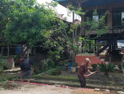 Babinsa Koramil 1404-03/Mattiro Bulu Kerja Bakti Bersihkan Saluran Air Bersama Warga