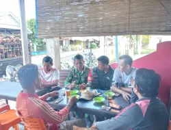 Babinsa 02/Simteng Komsos Bersama Warga Desa Binaan