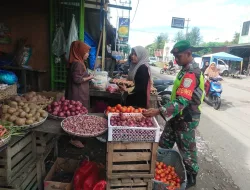 Babinsa Koramil 26/Grong-Grong Lakukan  Sembako dan Stabilitas Harga di Pasar