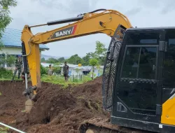 Dandenma Brigif TP/31/PS Arahkan Alat Berat untuk Pembuatan Lapangan Voli di Marsheling Area Mako Brigif TP /31/PS