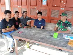 Babinsa Koramil 17/Geumpang Kodim 0102/Pidie, Sertu Pauzi, Laksanakan Komsos dengan Komponen Masyarakat Desa Bangkeh