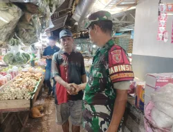 Antisipasi Gejolak Harga, Babinsa Koramil 0907/03 Tarbar Pantau Sembako di Pasar